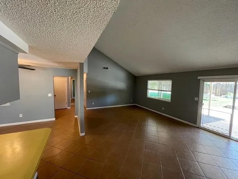 1825 Vista Creek Dr — Photo 7