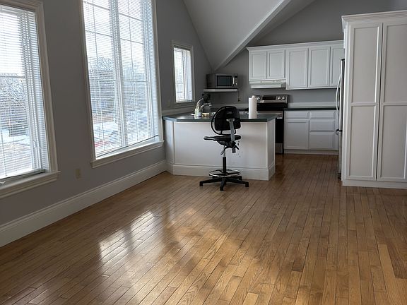 2nd image of 64 Park Rd N