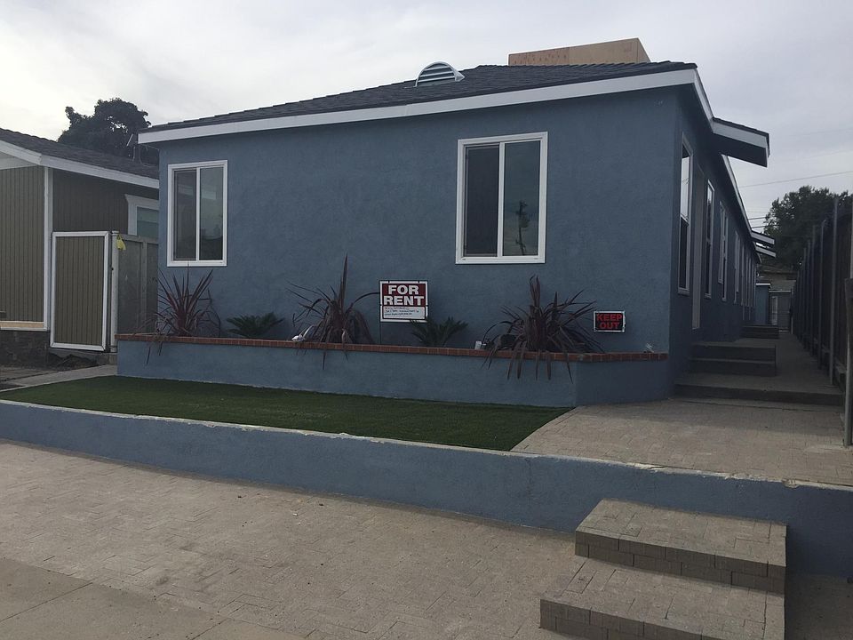 Side view of entrance to each unit.