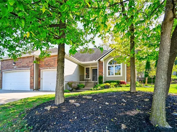 1621 SW White Ridge Dr, Lees Summit, MO 64081