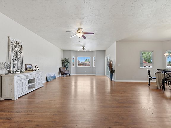 4th image of 1285 Claremont Dr