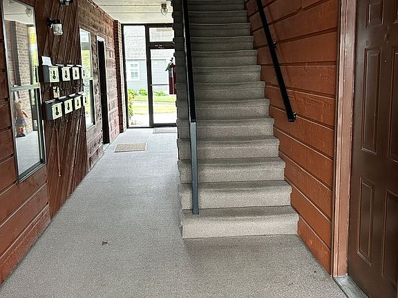 2nd image of 1518 Pearl Ave #8