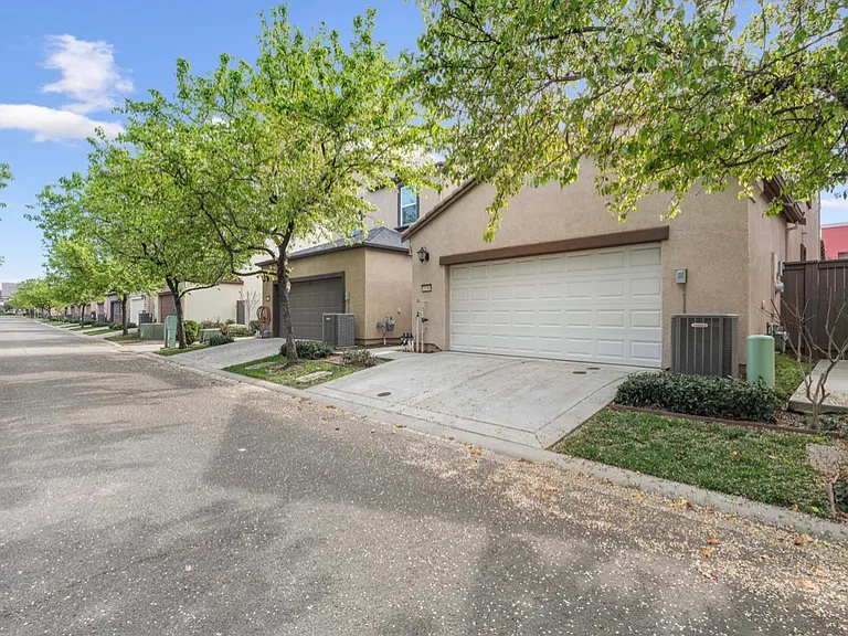 1136 Rothbury Ln — Photo 28