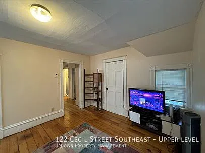 122 Cecil St SE #UPPER LEVEL — Photo 7