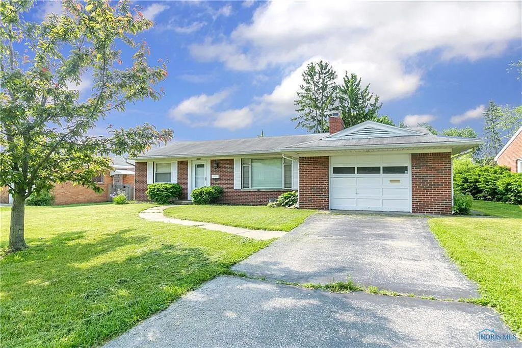 3041 Pinehurst Rd photo 1
