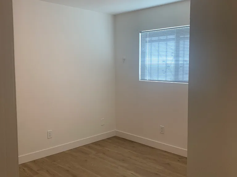 22721 Cottonwood Ave — Photo 10