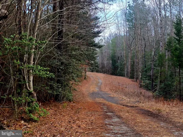 3746 Enos Rd, Gloucester, VA 23061