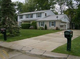 25357 Wykeshire Rd, Farmington Hills, MI 48336