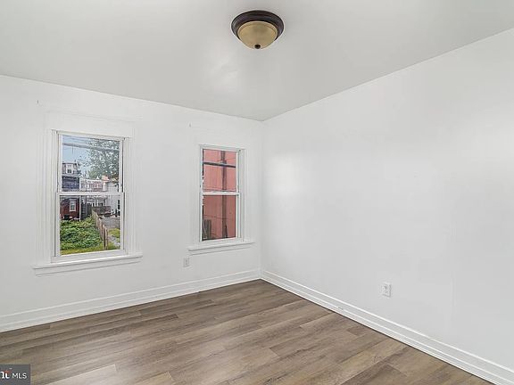 3rd image of 1933 1/2 Logan St