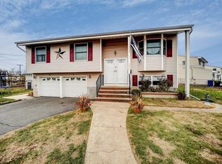 305 Cindy St, Old Bridge, NJ 08857