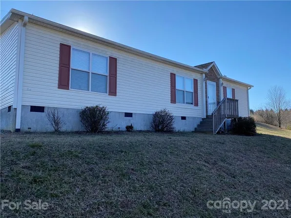 83 Waxhaw Dr, Flat Rock, NC 28731