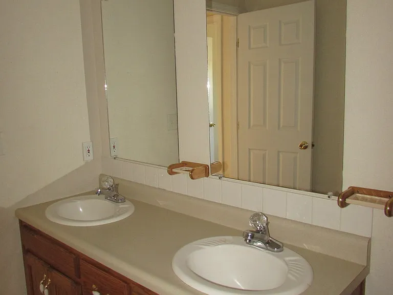 20115 Salina Rd — Photo 18