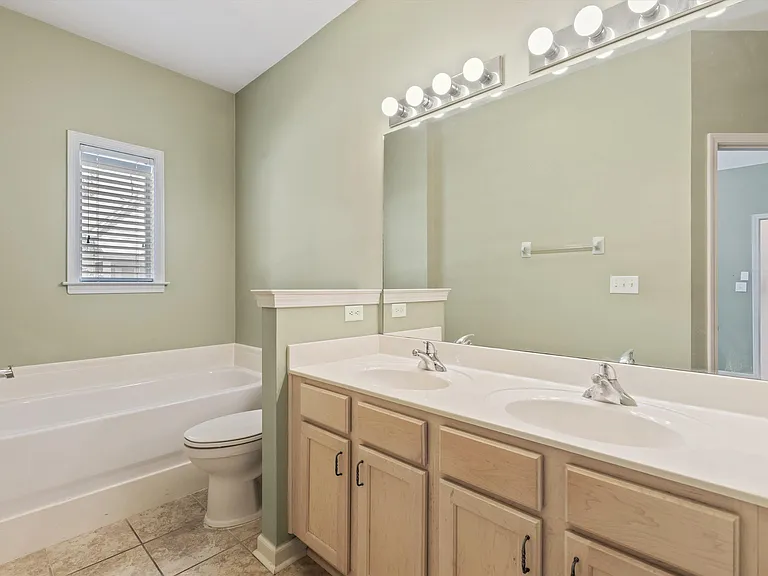 1425 Island Town Dr — Photo 17