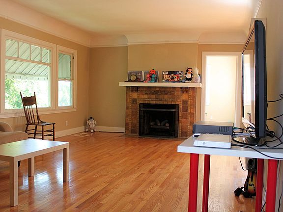 Living Room- Upper Unit