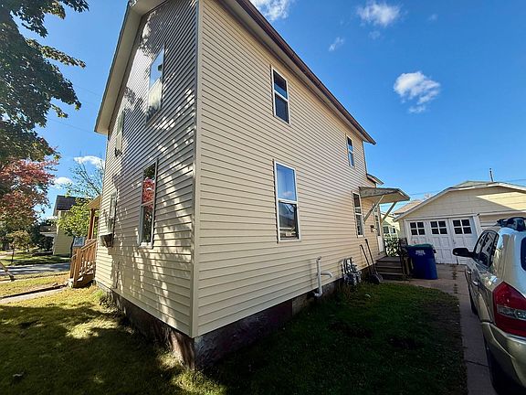3rd image of 302 N 2nd Ave