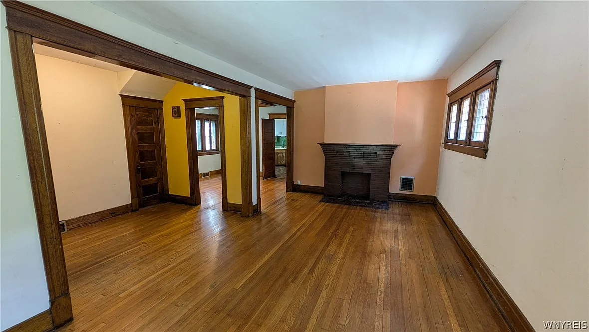 3 bed, 1.0 bath, 1464 sqft, $1,600 — Photo 4