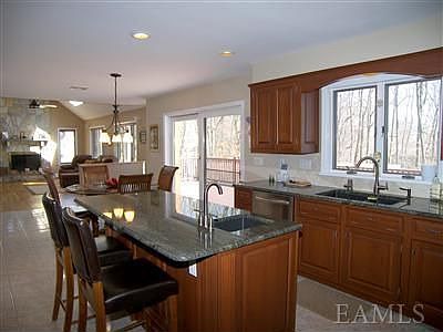 5th image of 7 Mountain View Dr