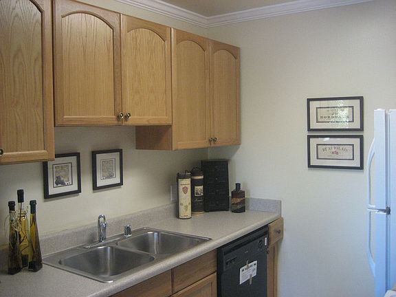 Updated kitchen with New Dishwasher