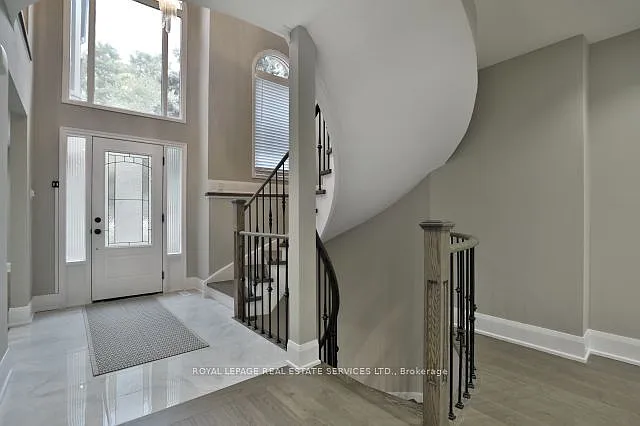 4584 Glastonbury Pl — Photo 2