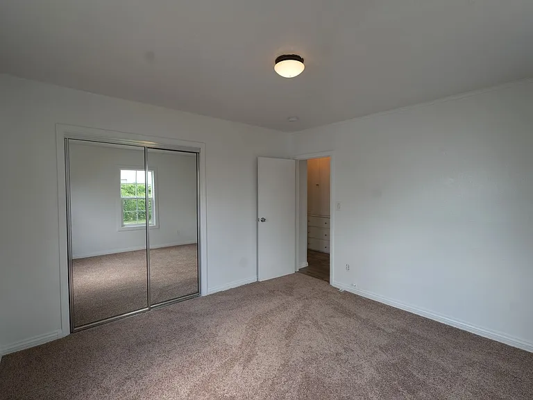 8019 8049 1/2 Alameda St — Photo 16