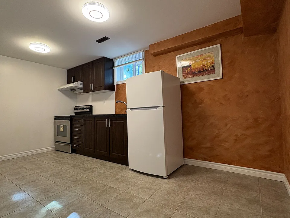 124 McNicoll Ave #1