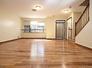 276 S 6th St, Newark, NJ 07103