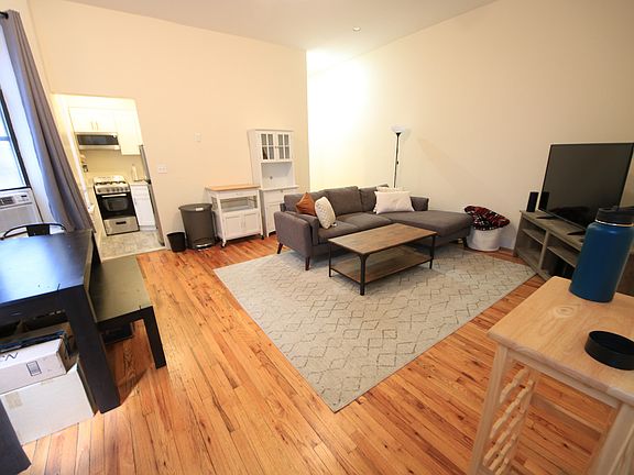 3rd image of 162 W 80th St #2L