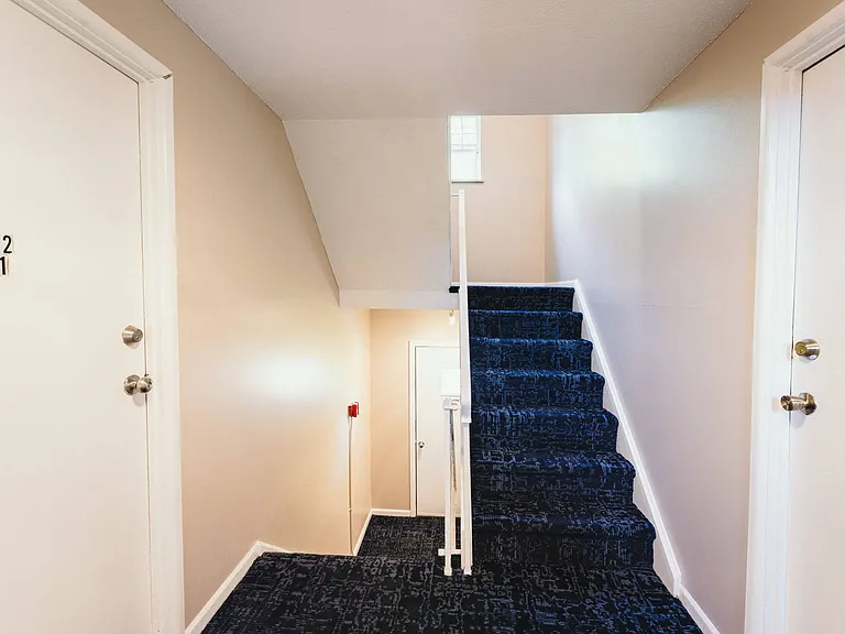 BAY SHORE APARTMENTS — Photo 21