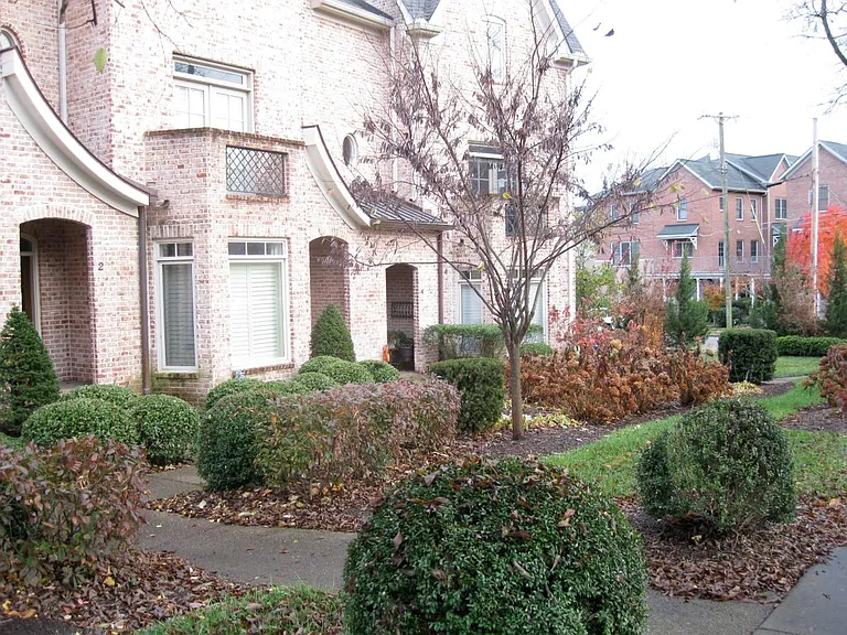 Well manicured lawn, close to Centennial Park