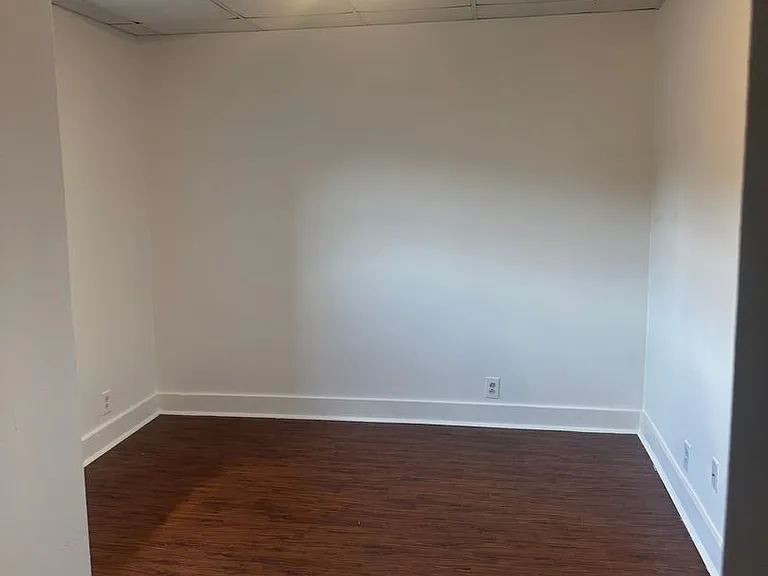 Unique 2 Bedroom 1 Bathroom Garden Apartments — Photo 3