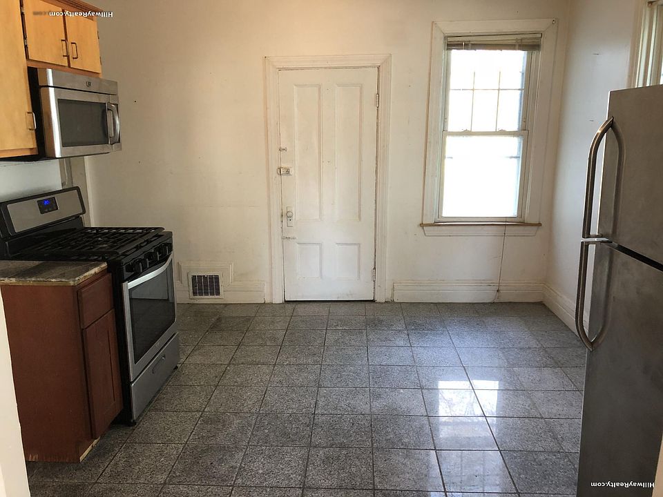 2nd image of 17 Suffolk St #1X