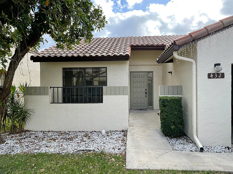 432 Ashwood Pl — Photo 4