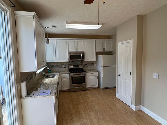 4th image of 213 W Oaks Pl