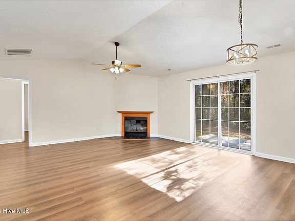 3rd image of 117 Foxlair Dr
