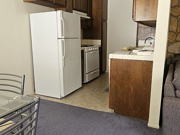 2nd image of 1941 Beloit Ave APT 8
