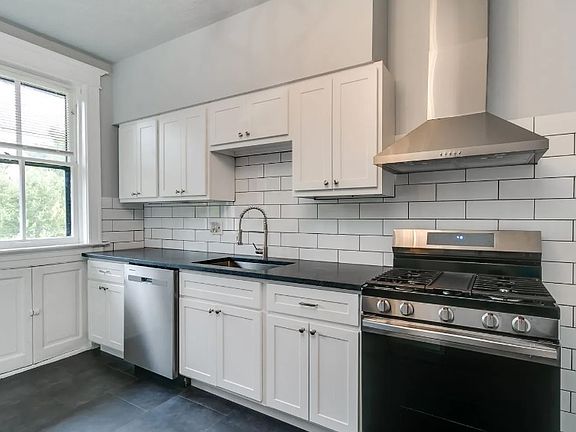 2nd image of 4166 Russell Blvd APT 3W