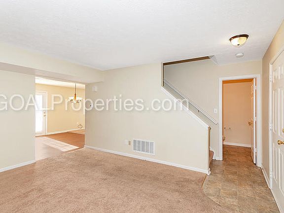 4th image of 140 Hilltop Farms Blvd
