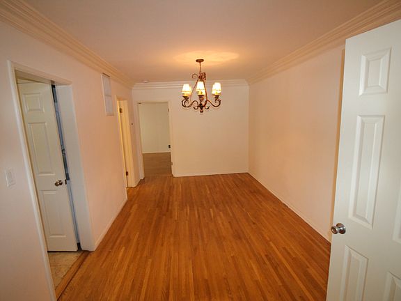 3rd image of 432 S Doheny Dr