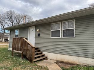 1050 W Calhoun St APT A, Springfield, MO 65802