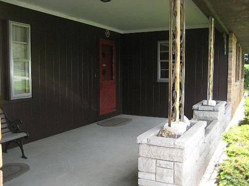 3rd image of 920 E Alma Dr