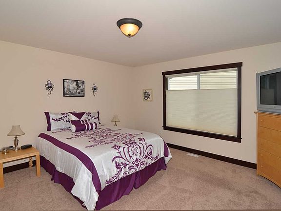 4th image of 7933 38th Pl SE
