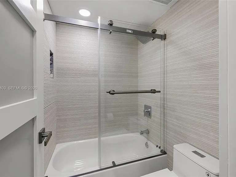 2457 Collins Ave #201 — Photo 17
