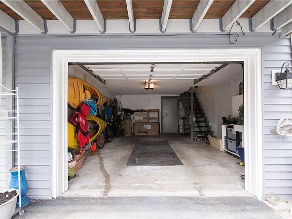 4th image of 21 Sterling Dr #2-2-2