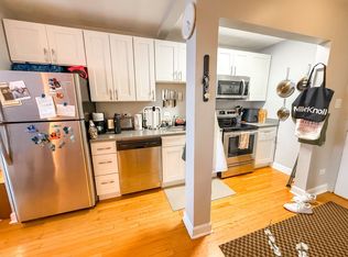 2827 N Clark St #201, Chicago, IL 60657