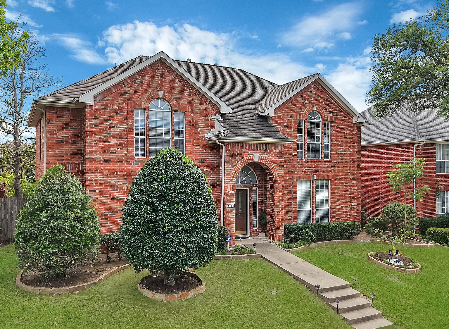 5 bed, 3584 sqft, $4,000 — Photo 2