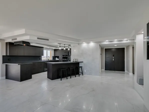 205 E Harmon Ave, Paradise, NV