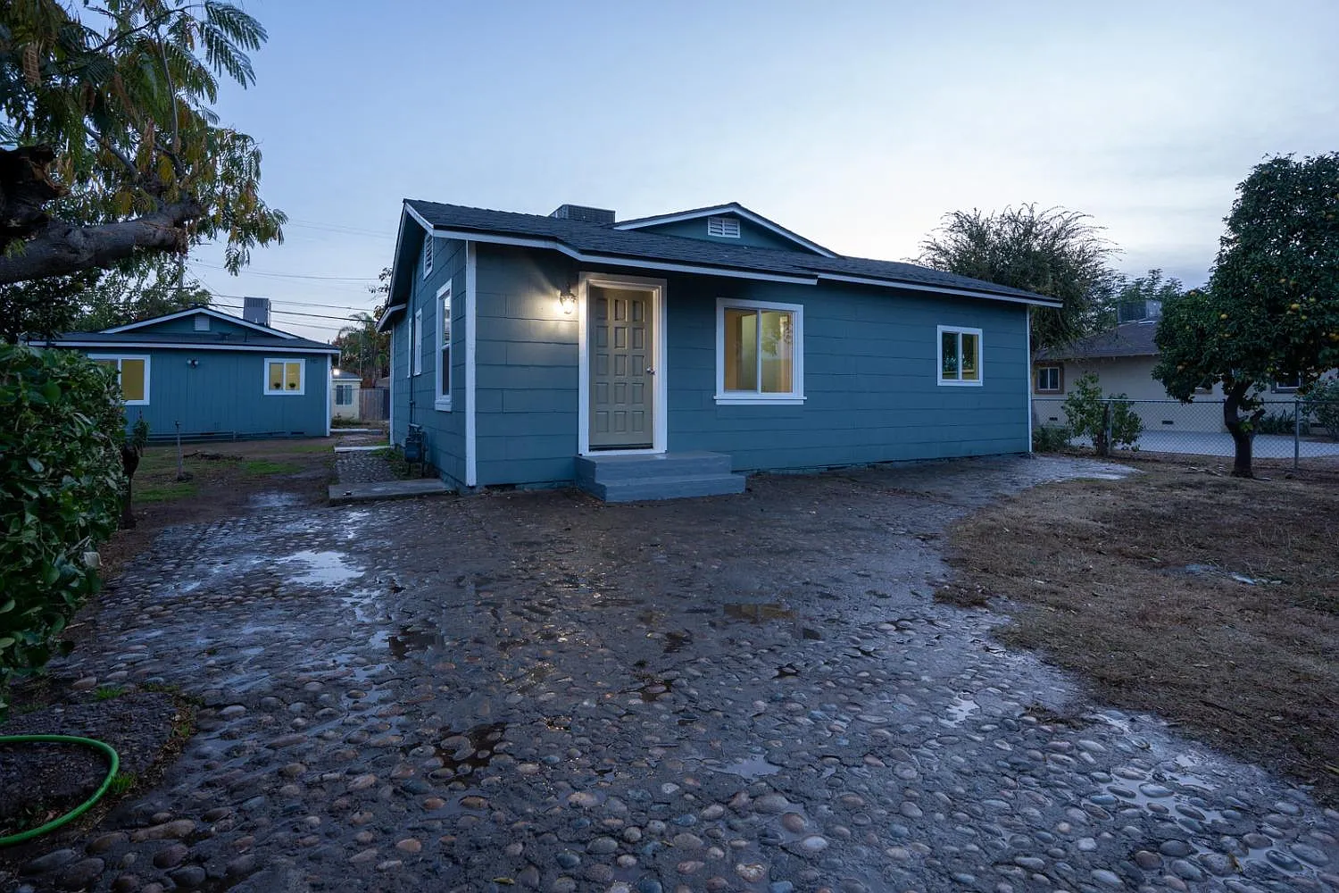 335 W Alluvial Ave photo 1