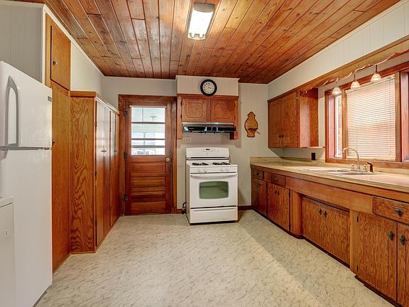 4th image of 805 Leroy St