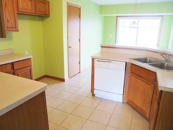 4th image of 3482 White Oak Dr