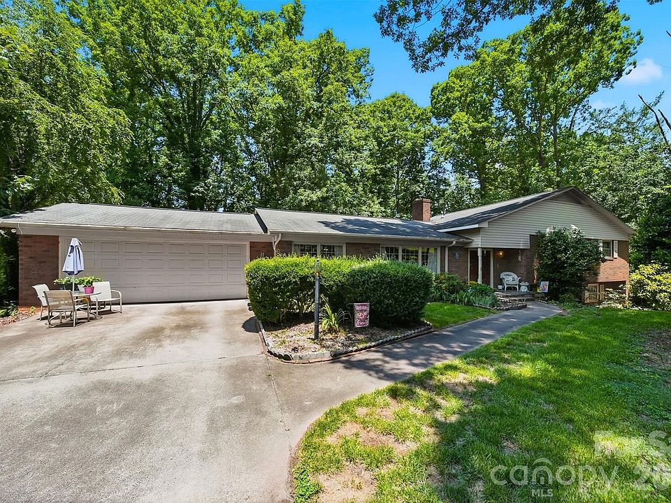 1st image of 200 Westwood Dr